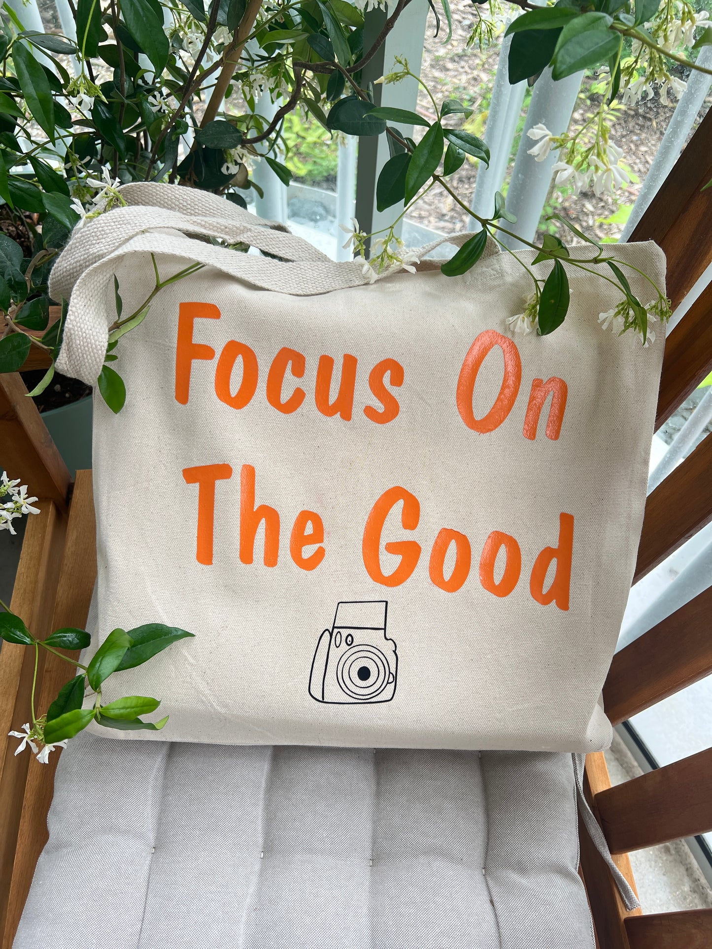 Tote bag focus on the good