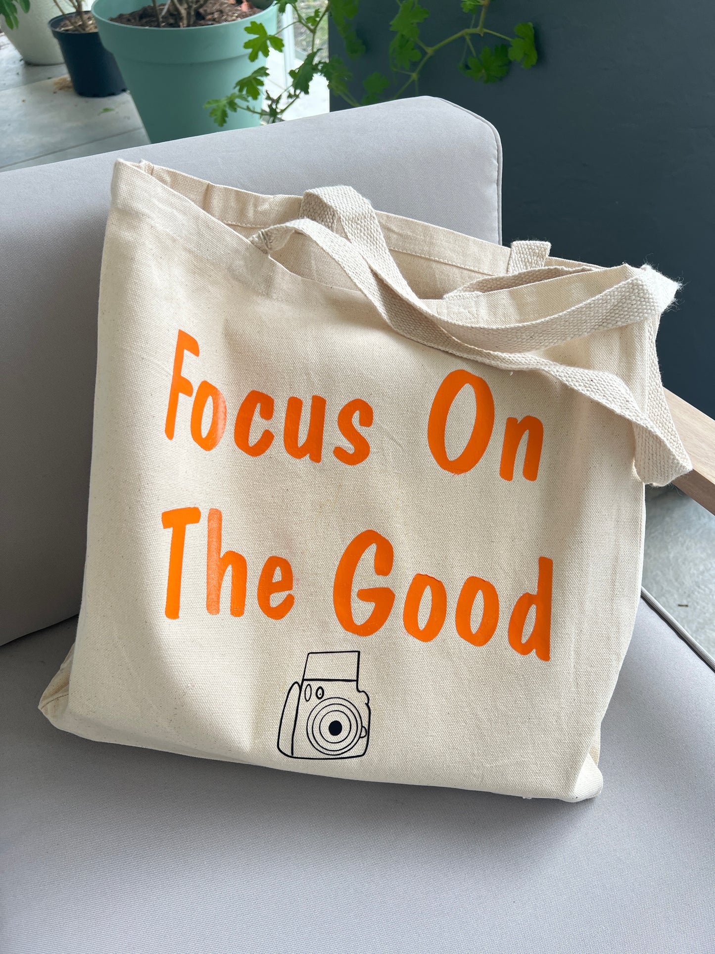 Tote bag focus on the good