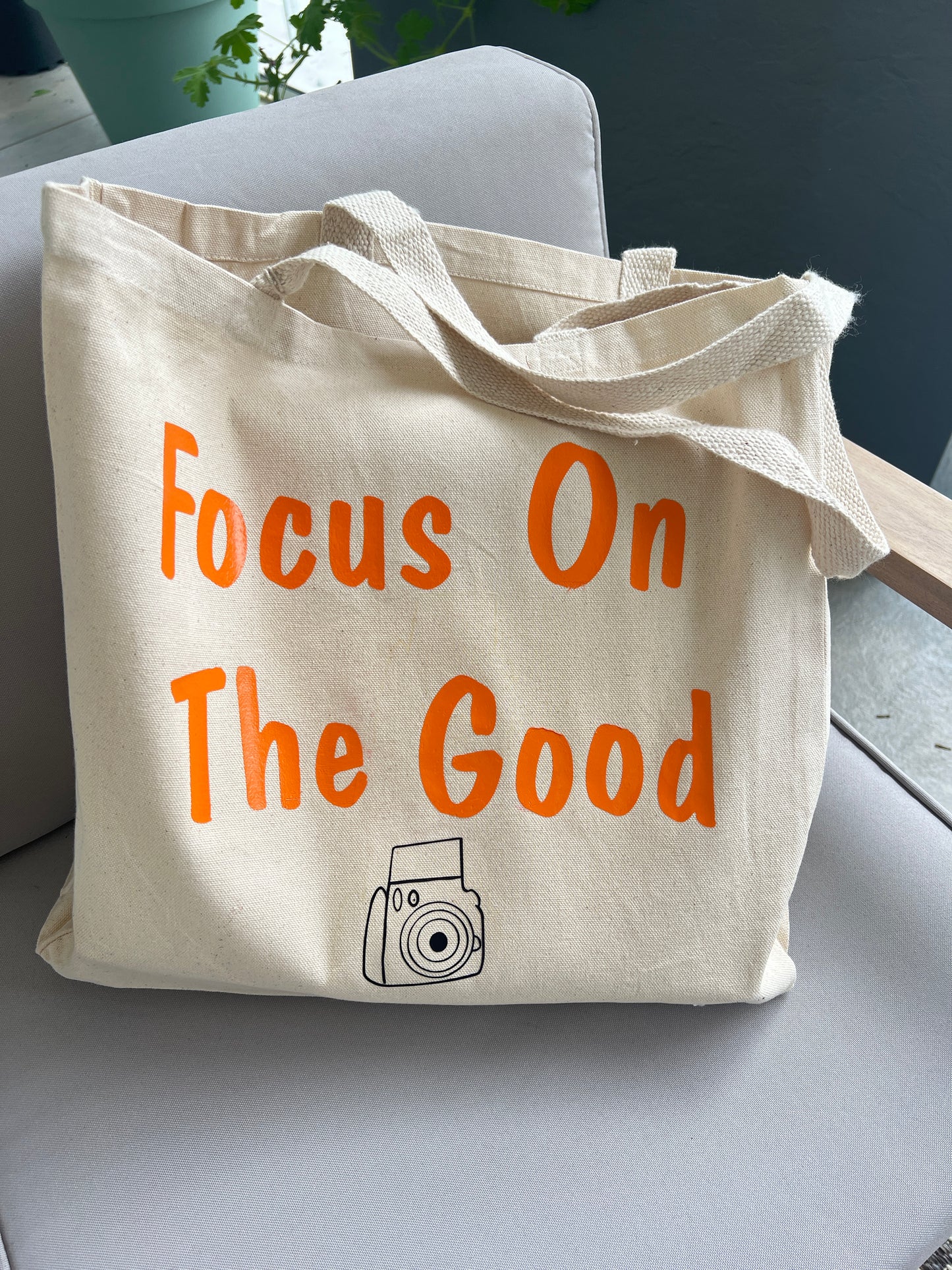 Tote bag focus on the good