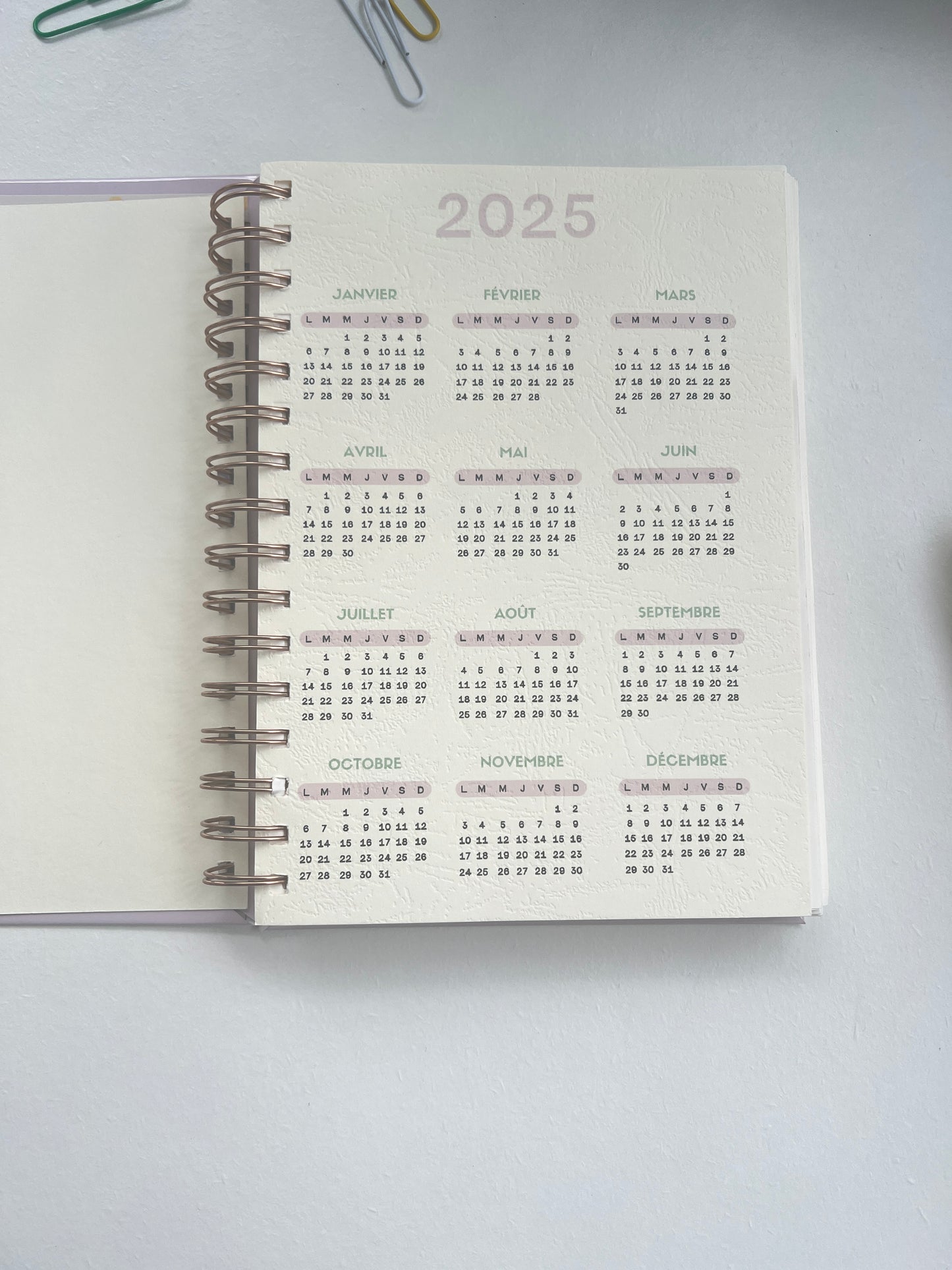 Coffret cadeau planner 2025, mug thermos et stylo motif lavande