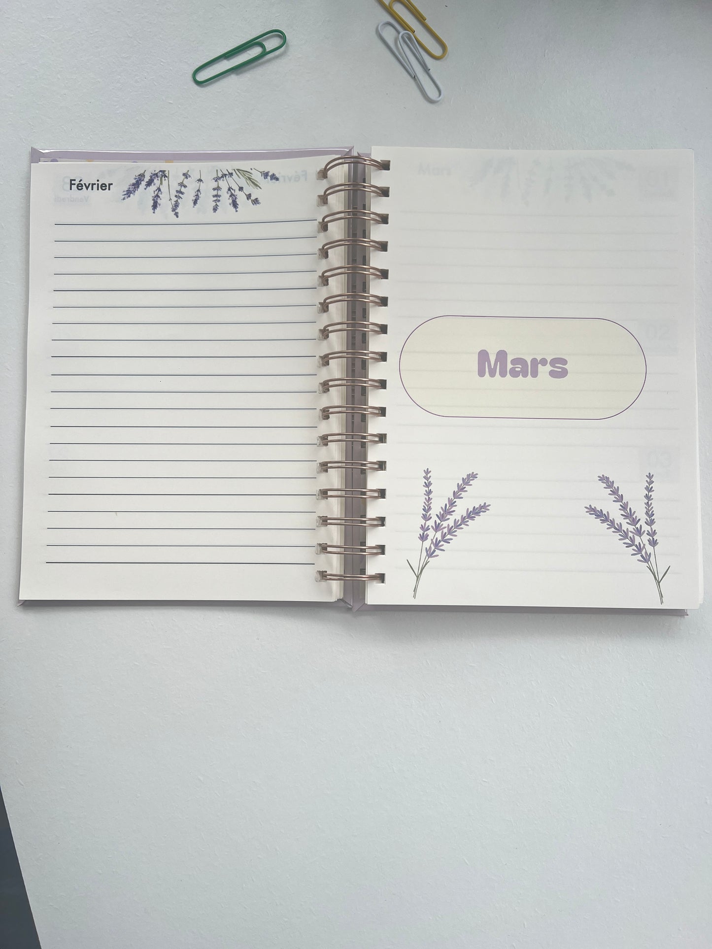 Coffret cadeau planner 2025, mug thermos et stylo motif lavande