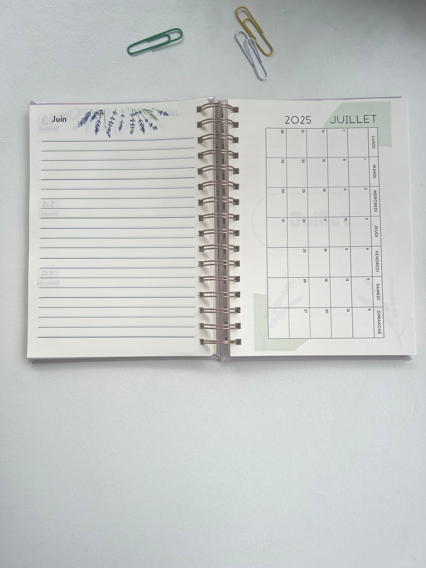 Coffret cadeau planner 2025, mug thermos et stylo motif lavande