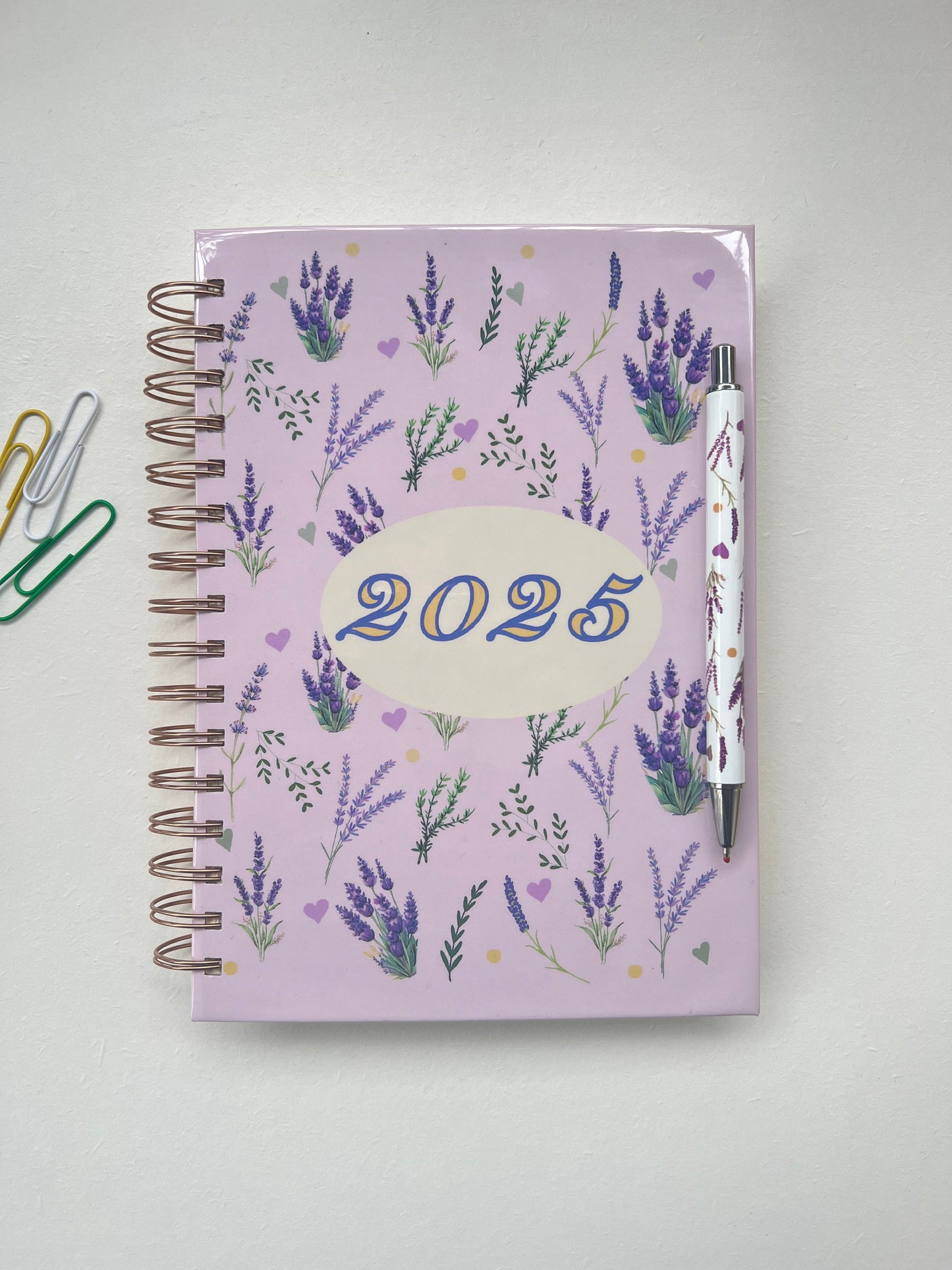 Coffret cadeau planner 2025, mug thermos et stylo motif lavande