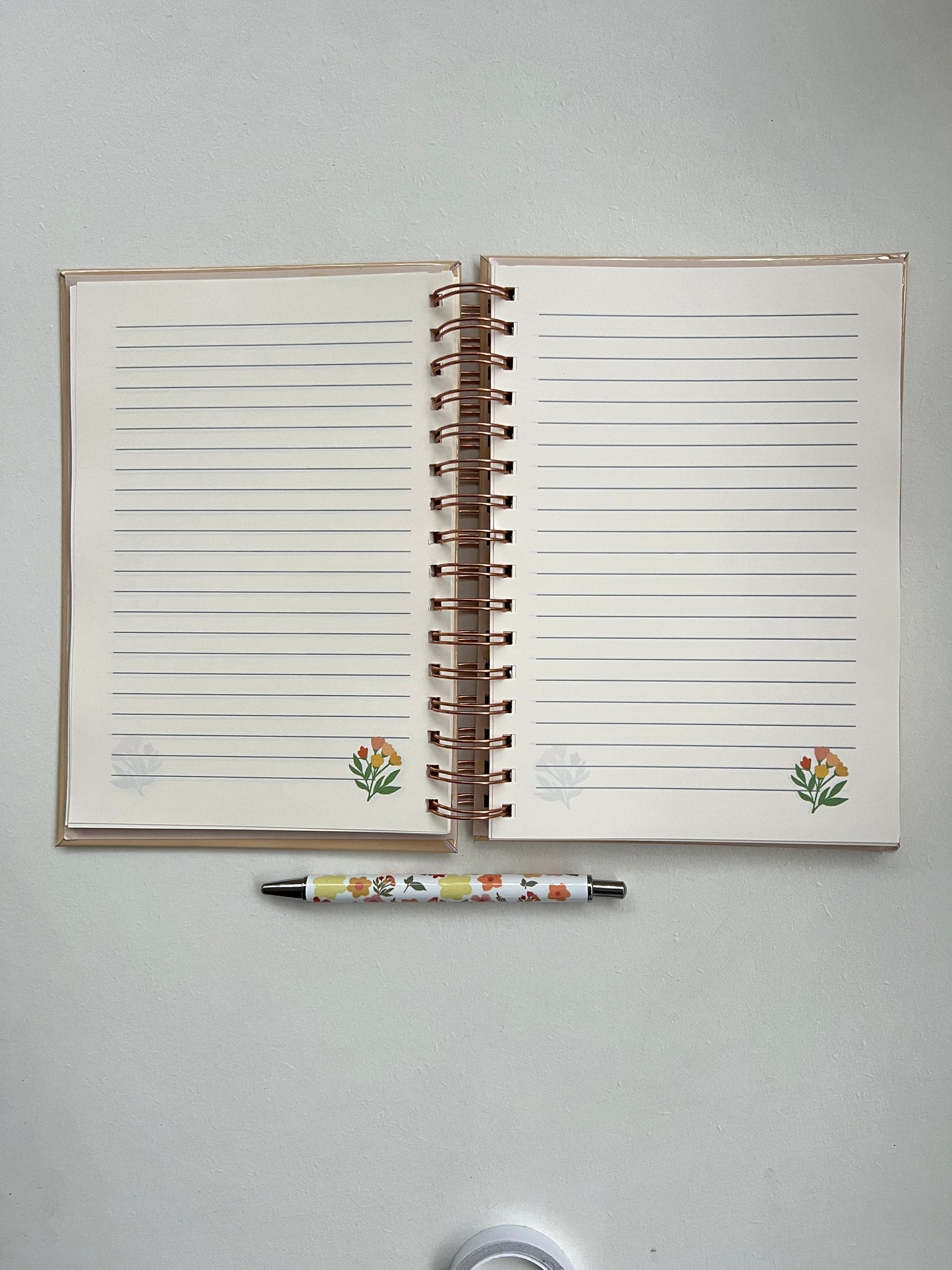 Carnet de notes floral personnalisé avec votre lettre