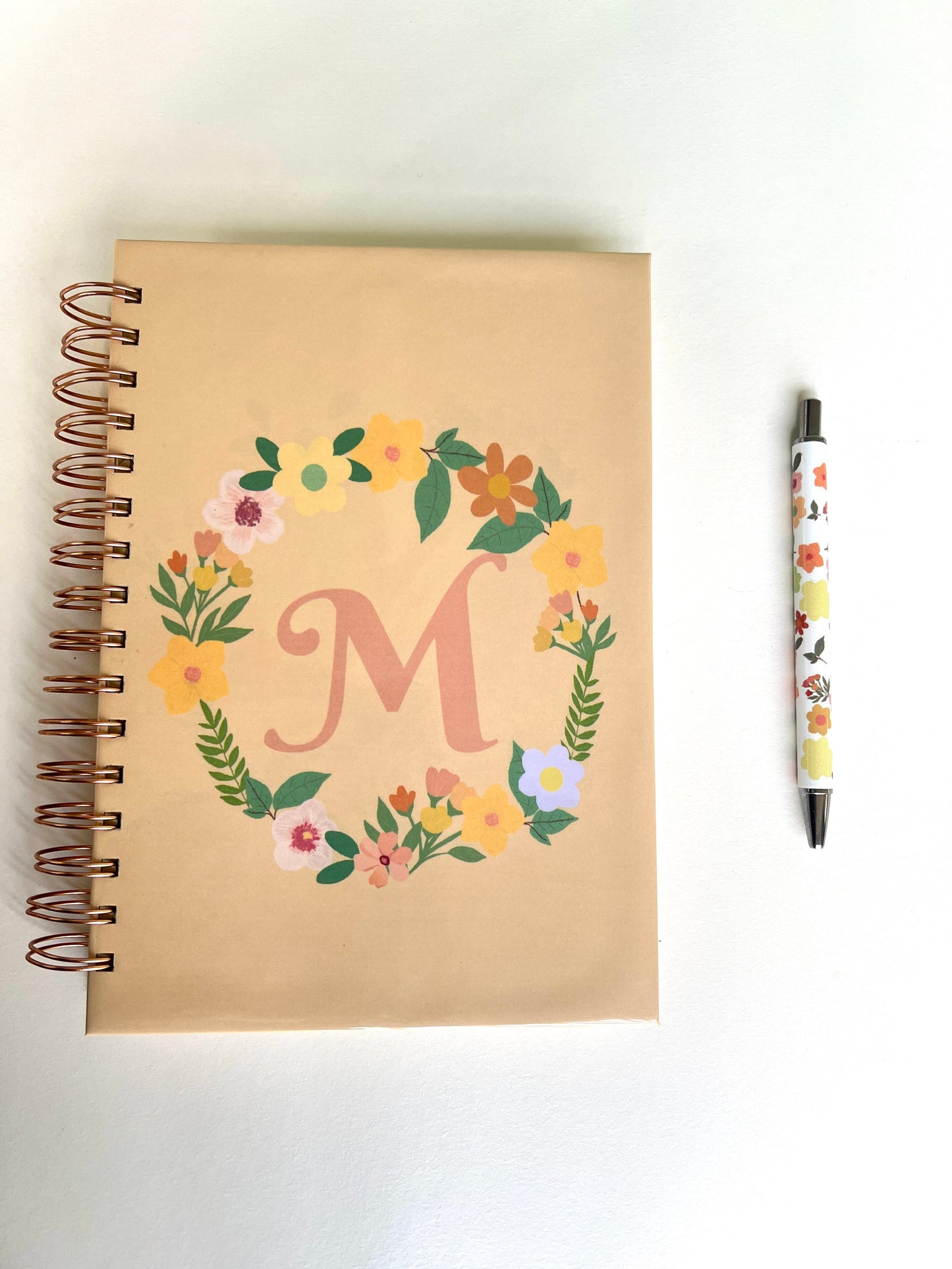 Carnet de notes floral personnalisé avec votre lettre