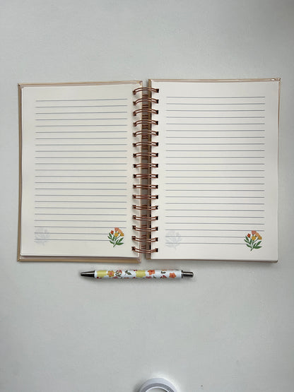 Carnet de notes floral personnalisé avec votre lettre